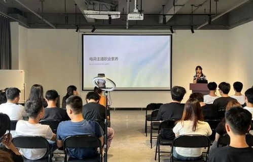 电子商务专业学生解说稿子