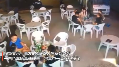 三头熊夜闯奶茶店，扛出一桶油喝光，店员机智应对惊险一幕