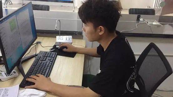 电子商务专业能当电工吗