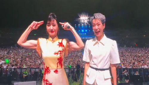 71岁赵雅芝演唱会上爆哭，引发全场感动！